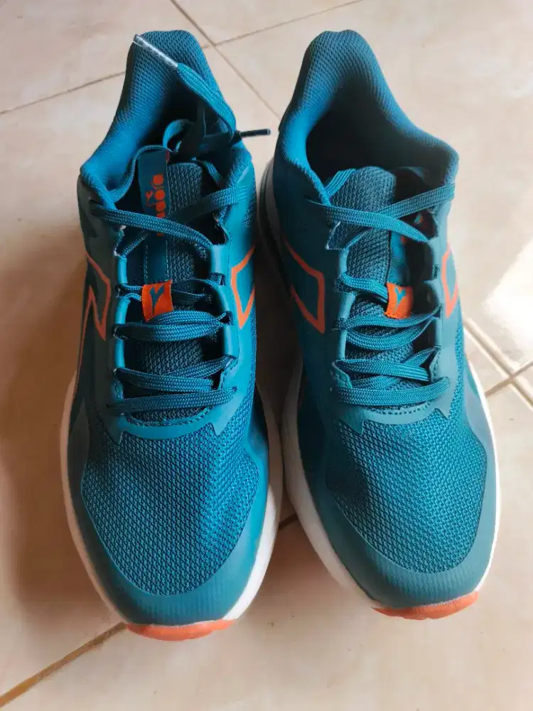 Sepatu diadora size 45