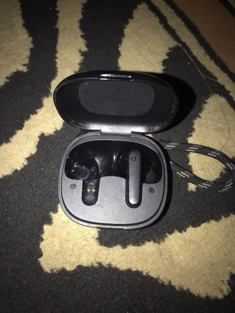 Jual headset( 100 rebu nett.)