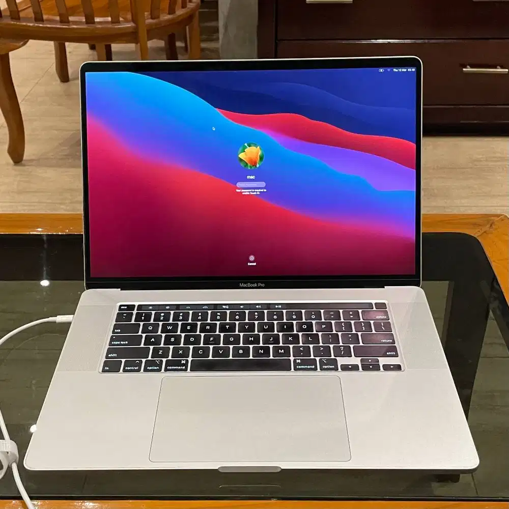 MACBOOK PRO TOUCHBAR 16 INCH i7 SSD 512GB RAM 16GB 2019 LIKE NEW