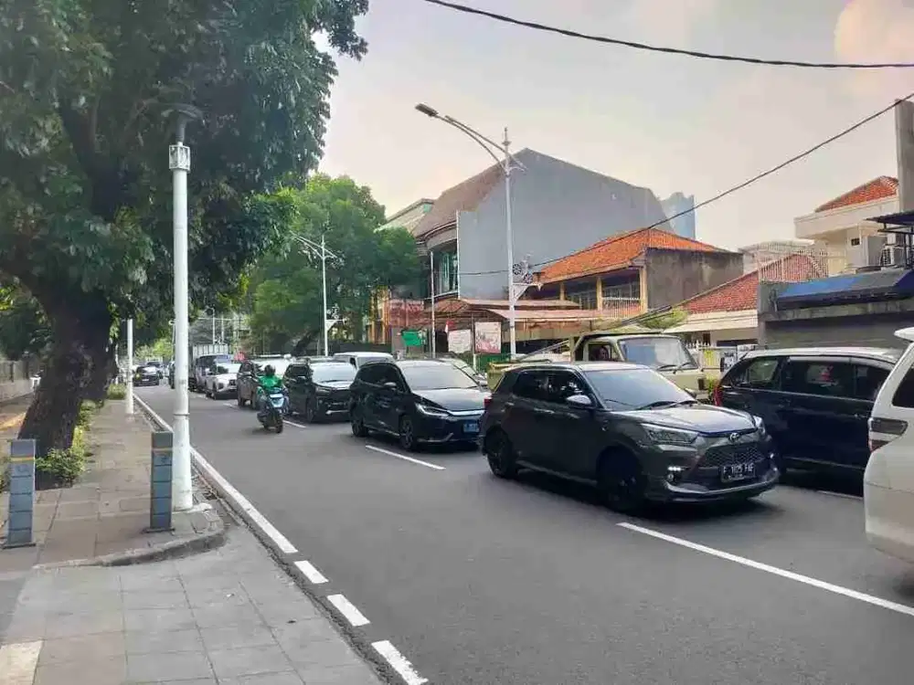 Jual Rumah Jalan Raya Area Senopati Kebayoran Baru
