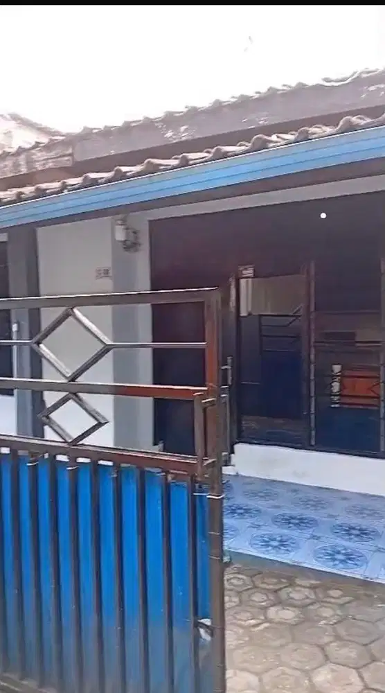 Di jual rumah + 2 kontrakan