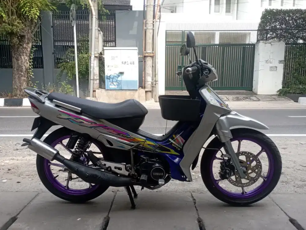 Yamaha F1ZR 2004 siap Sunmori Ganteng Mulus