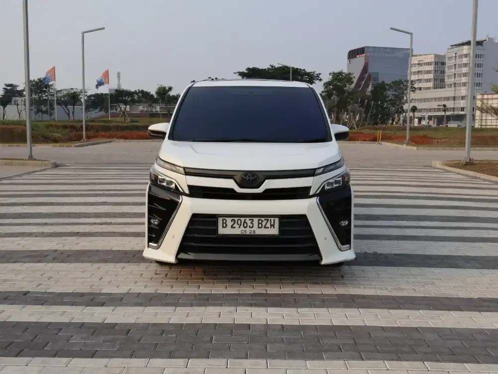 TOYOTA VOXY 2018 PUTIH