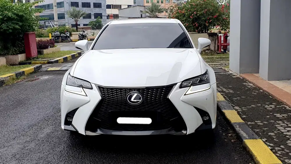 Km 34rb lexus gs200t f sport 2017 putih