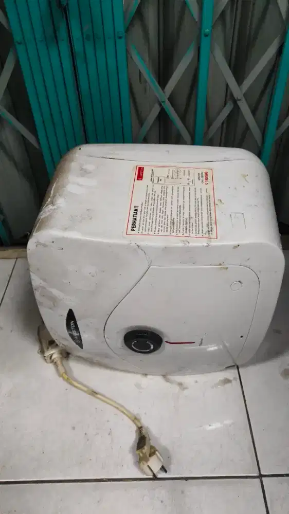 Water Heater ariston 15L bekas