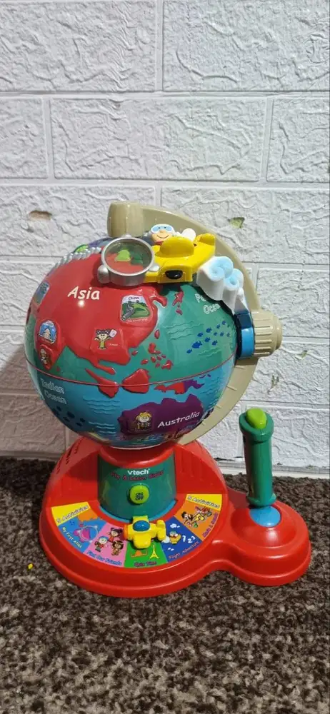 mainan Edukasi Anak Vtech Fly & Learn Globe bola dunia
