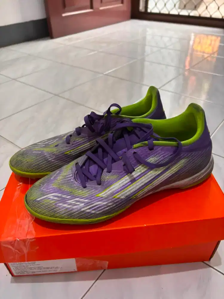 Adidas f50 league Turf TF
Size US 9,5 (43 1/4)
Original