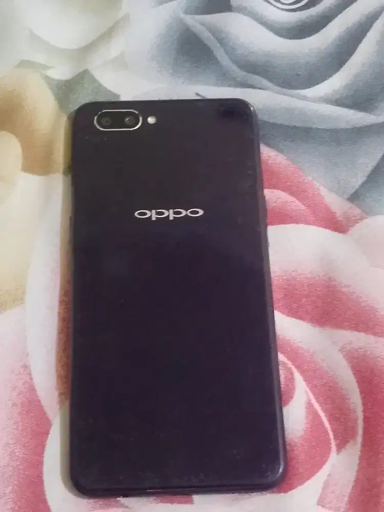 Handphone OPPO ungu