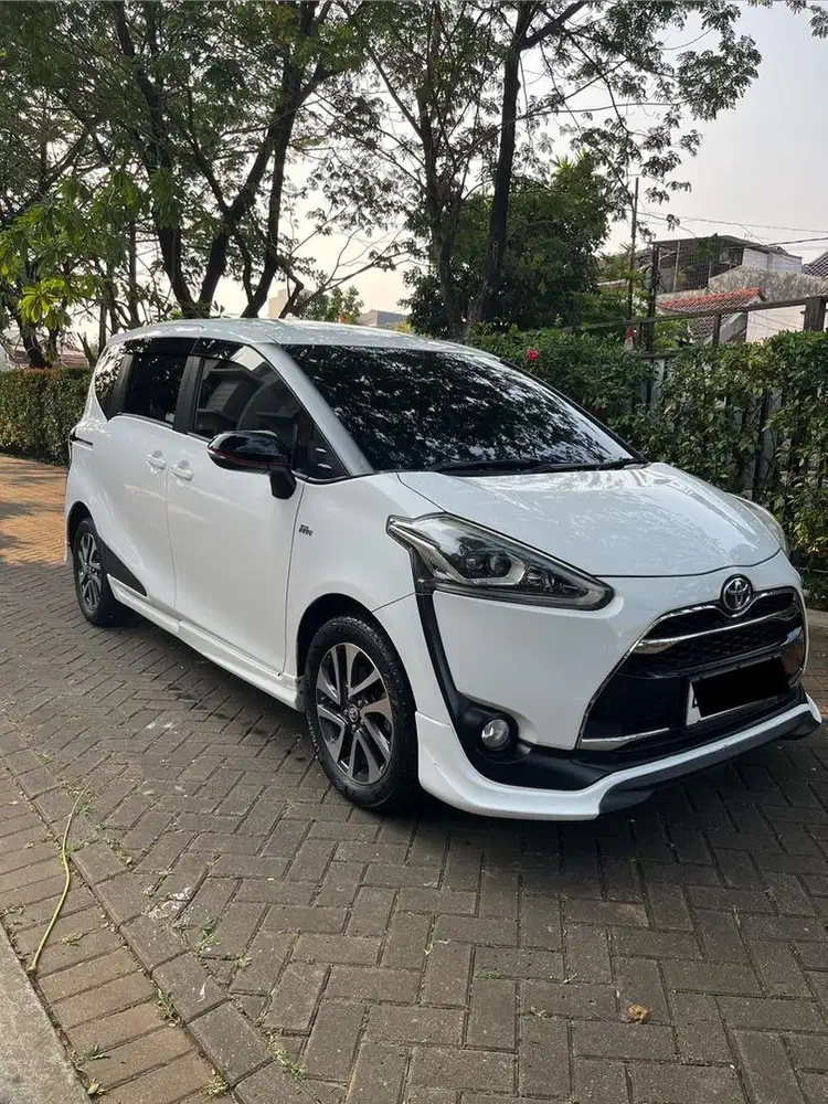 Toyota Sienta Q AT 2017