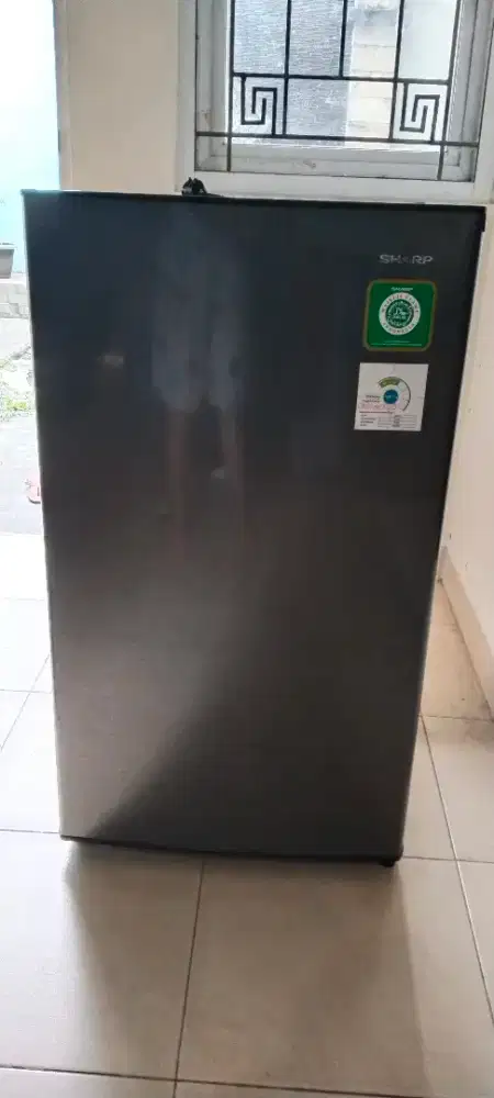 Kulkas sharp kondisi masih bagus