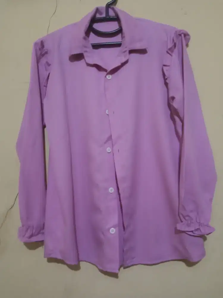 PRELOVED KEMEJA WANITA KANCING DEPAN