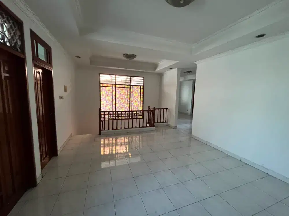 Rumah 2 lantai Asri siap huni minim renovasi , Nego di Rawamangun