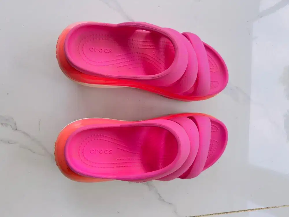 sandal crocs bekas