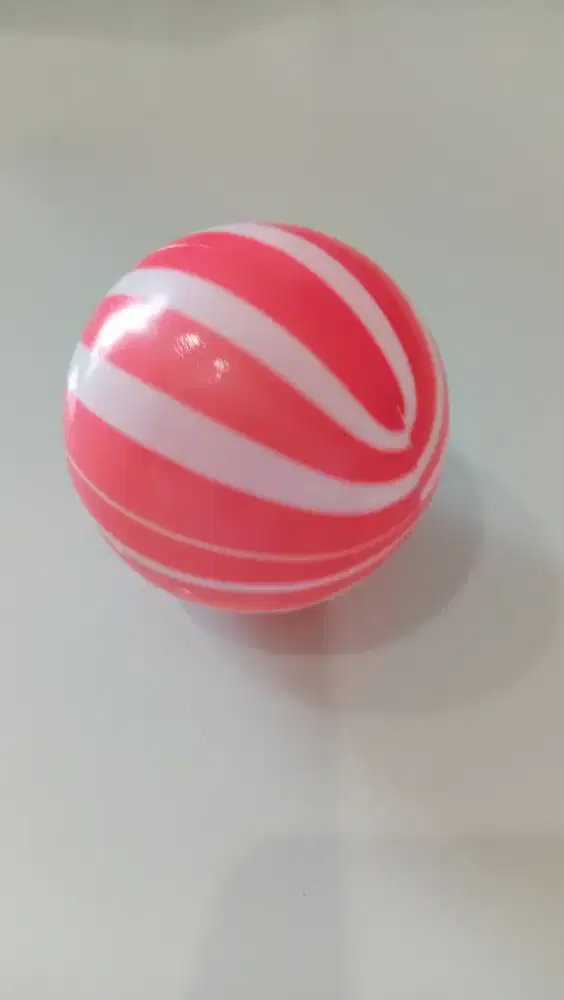 Bola Mainan Motif Permen Merah Putih