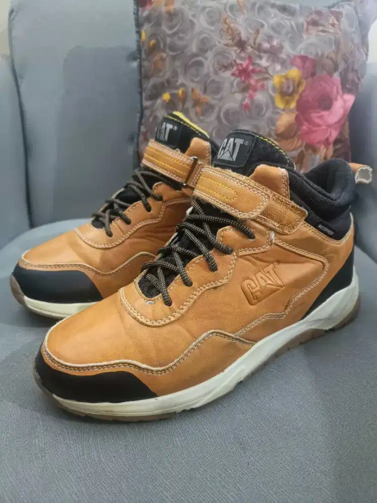 Sepatu Caterpillar Waterproof Size 42 Original