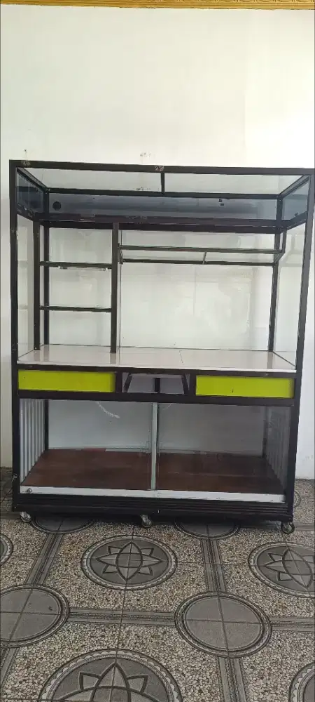 Dijual Etalase bekas