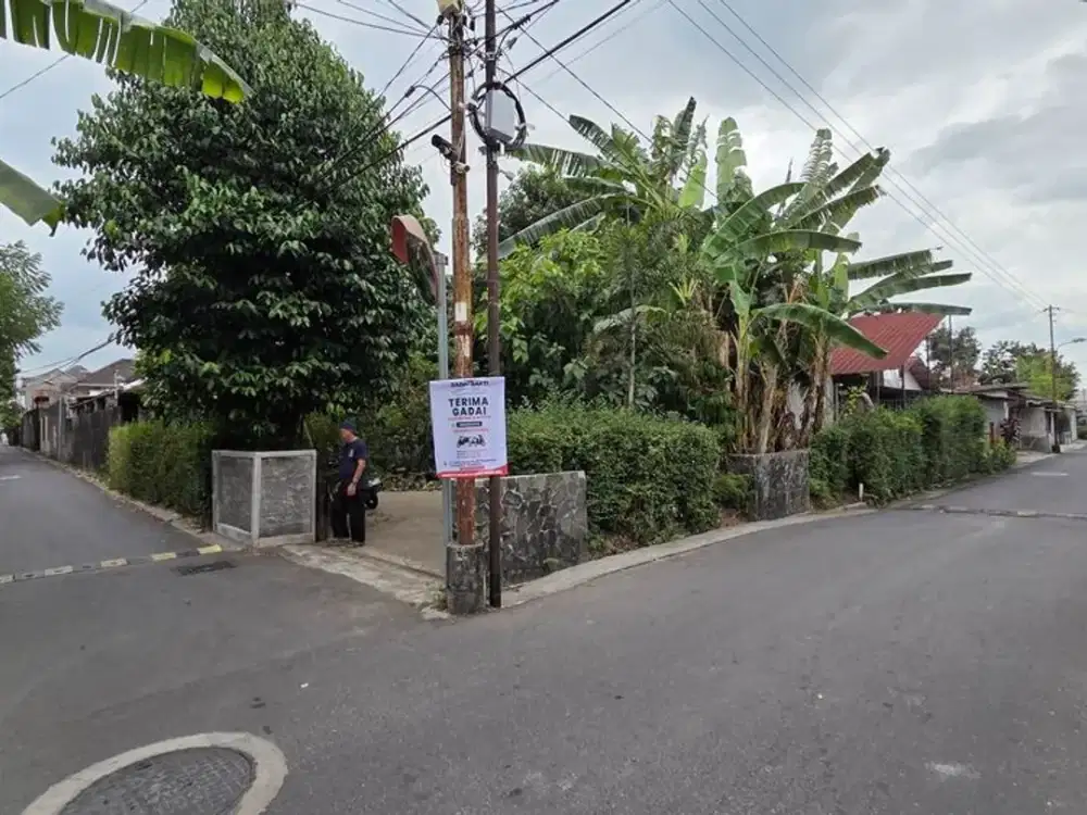 Tanah tengah kota Yogyakarta Jl. Taman Siswa