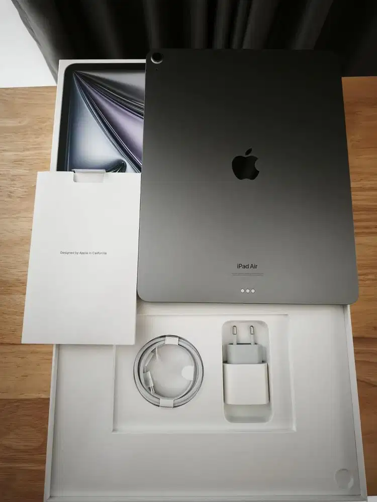 FOR SALE: IPad Air 13 (M2) 128GB iBox | Like New