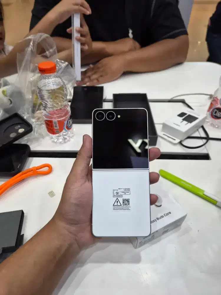 SAMSUNG GALAXY FLIP 8