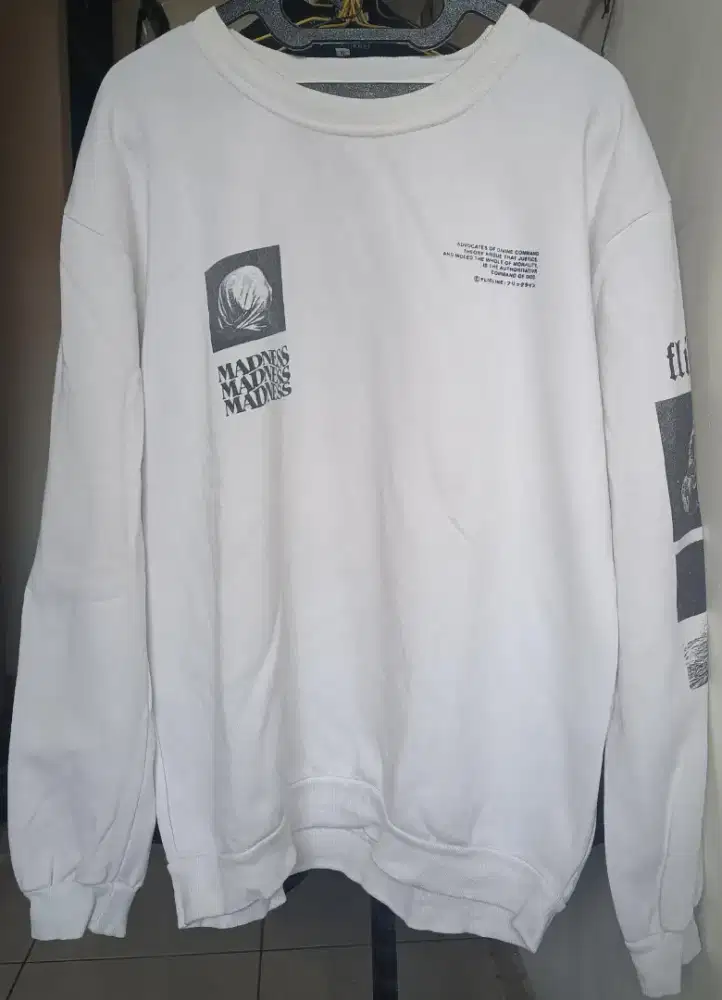 dijual cepat sweater putih ukuran XL