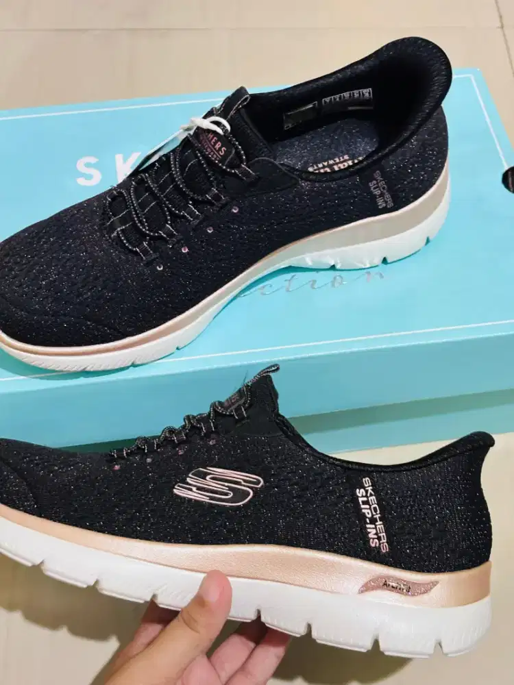 Sepatu Skechers Slip - Ins Women Black