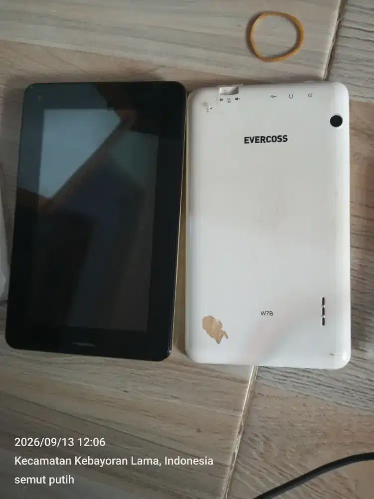 Dijual  2 Tablet Evercoss matot