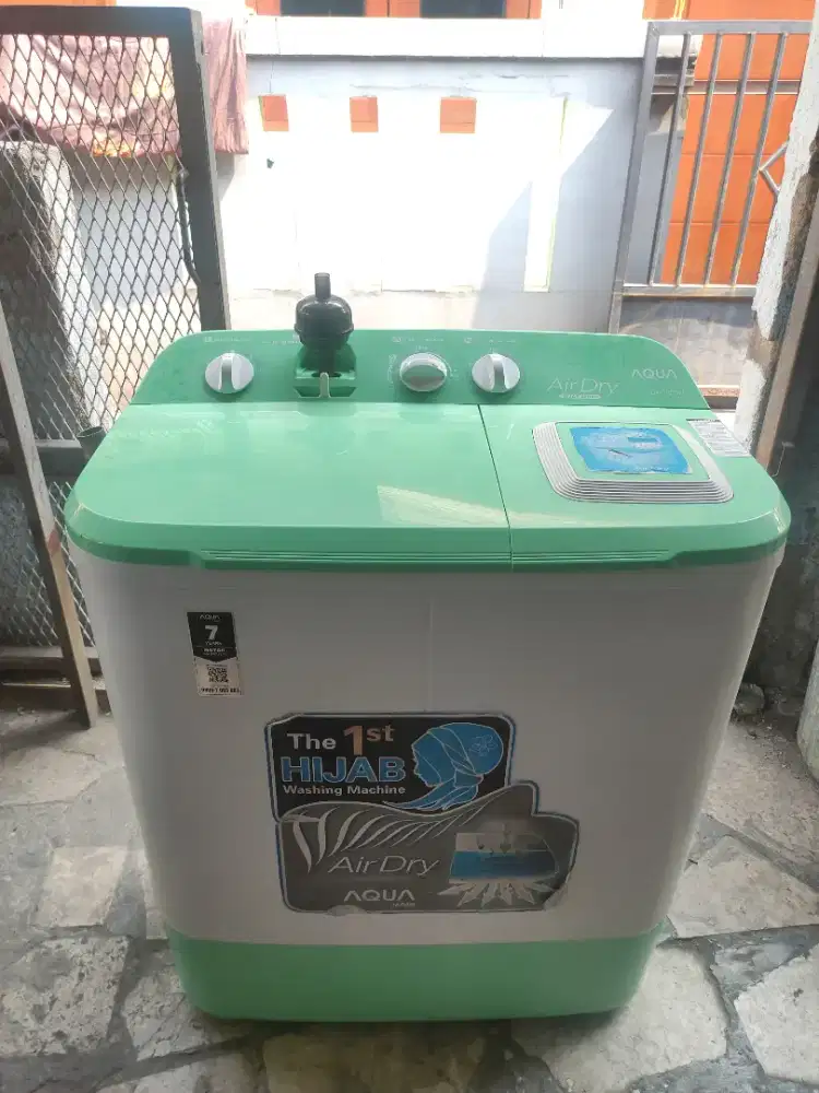 mesin cuci 2 tabung merk aqua 7.5 KG