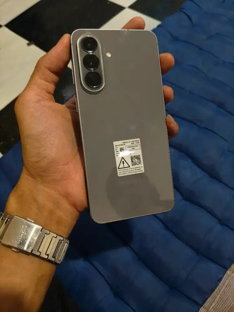 Samsung A57 8/128 gray baru 2 bln