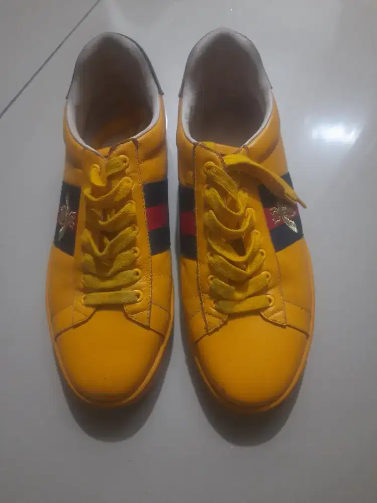 Jual sepatu second GUCCi yellow bee