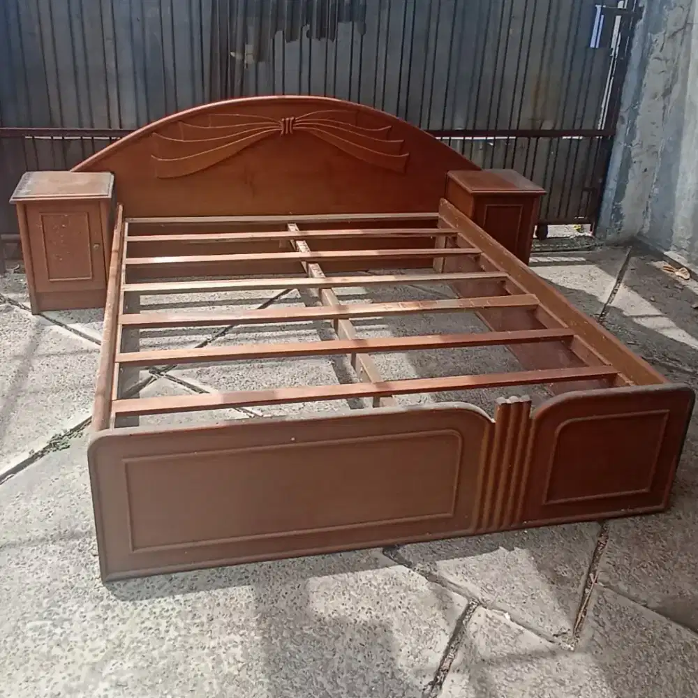 Set Dipan Ranjang Queen + 2 Nakas Kiri Kanan Bahan Kayu Kokoh