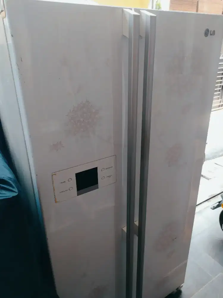 Jual kulkas LG side by side kondisi tidak dingin, tinggal servis aja