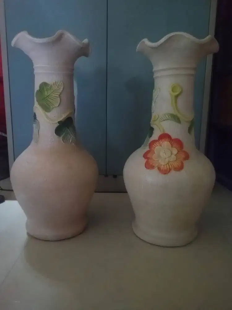 Guci tanah liat tahun 1990