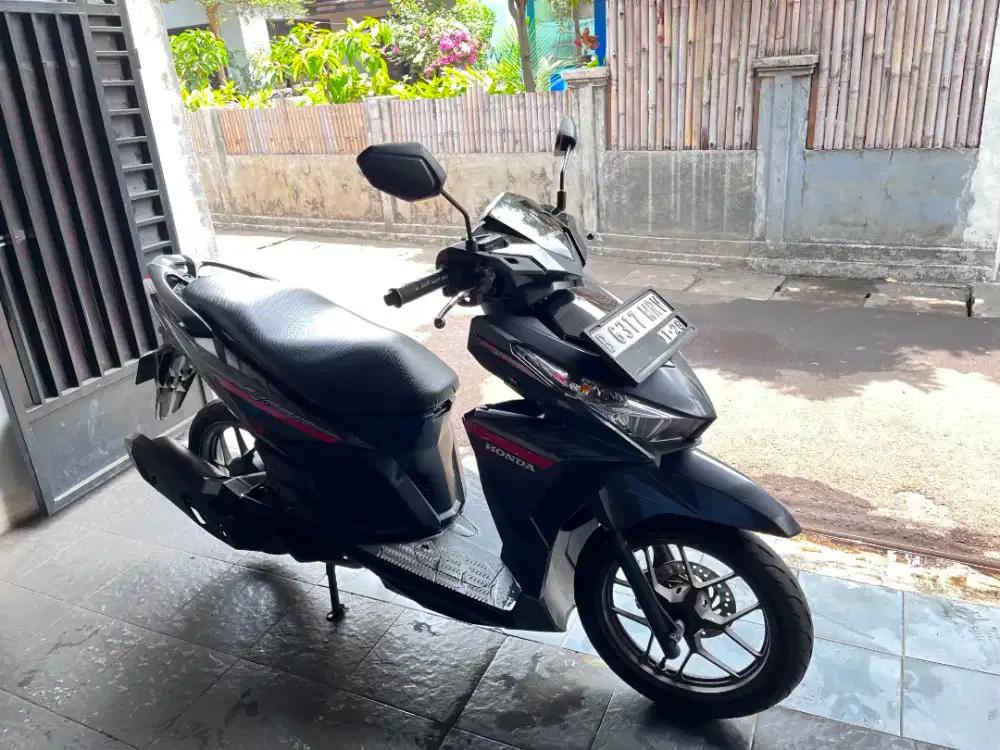 Honda vario 125 cbs tahun 2017 hitam