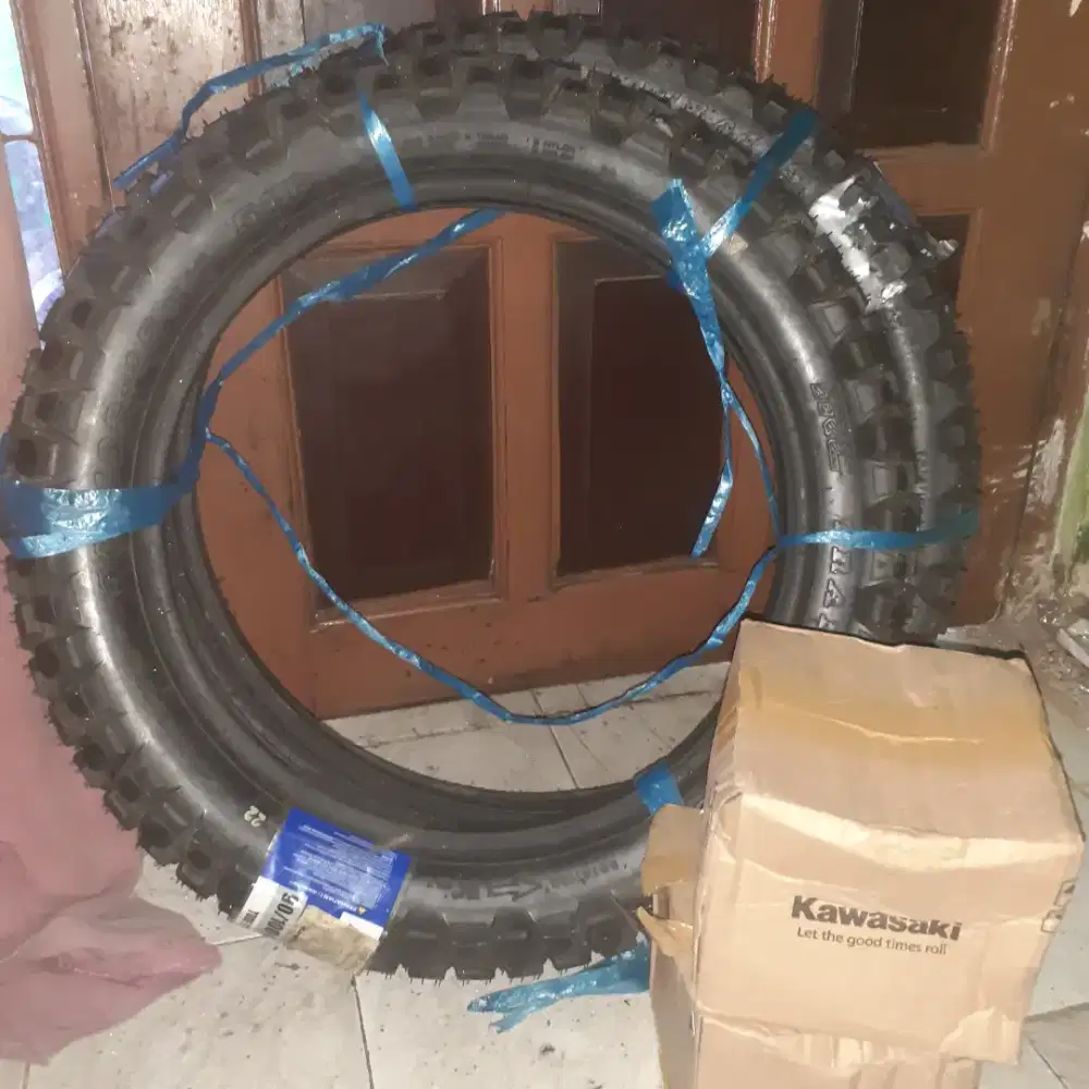 Jual sepasang ban klx s old dan ban dalamnyq