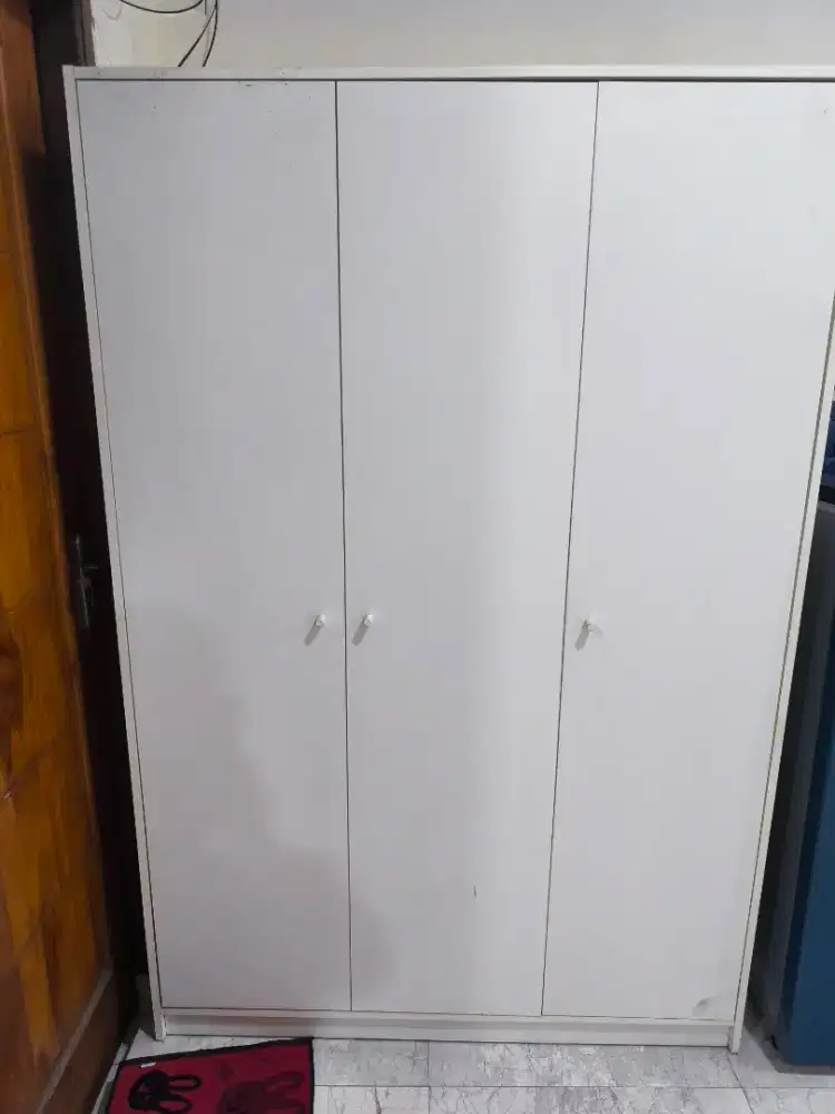 Lemari Ikea 3 Pintu