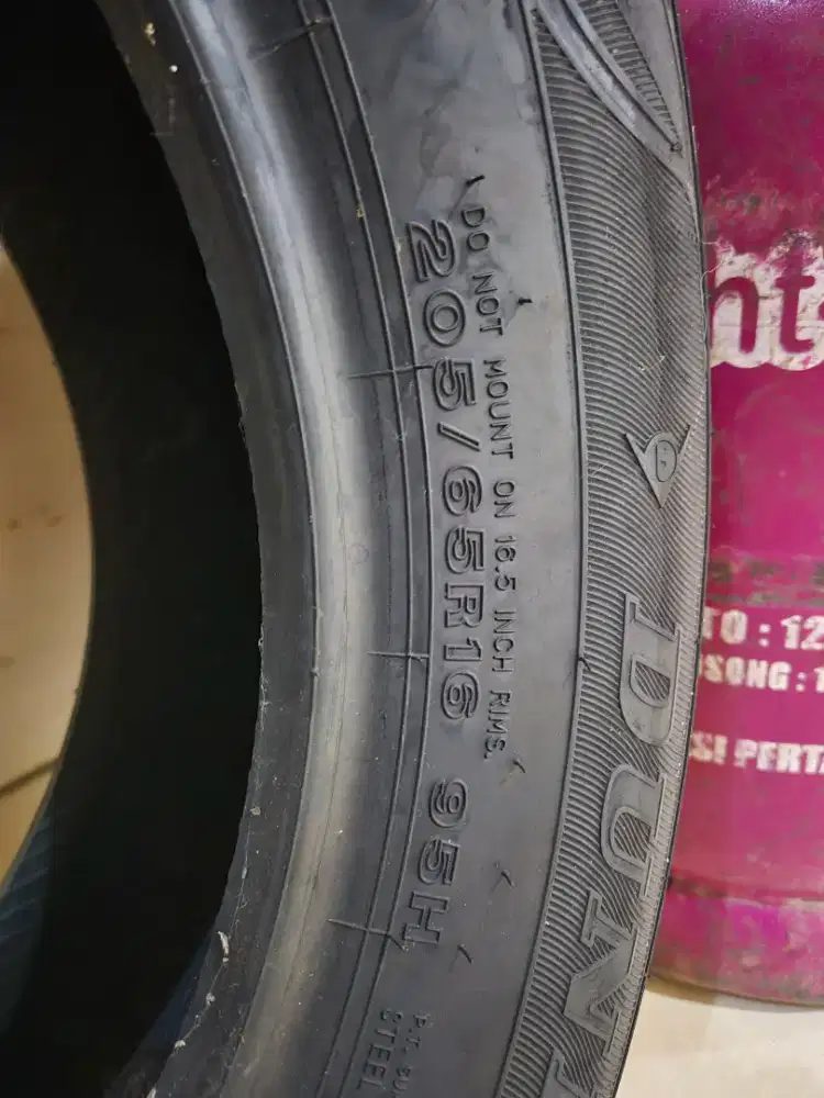 Ban Dunlop 205/65 R16