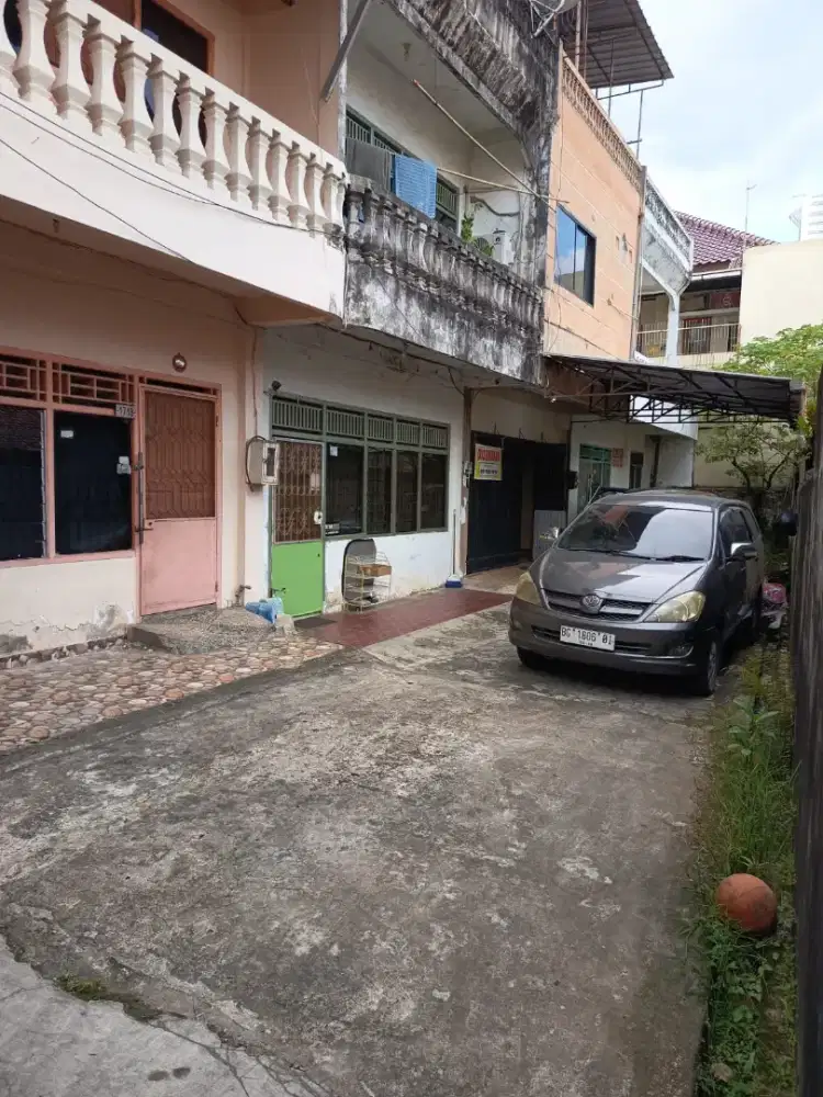 Jual Rumah Tua  4 x 14  ( 3 lantai)