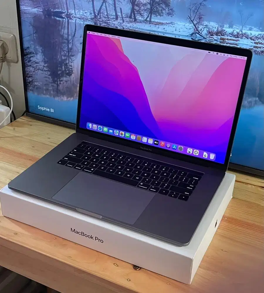 Macbook Pro 15 Ram 512mb SSD 1TB Super Muluss Fullset murah