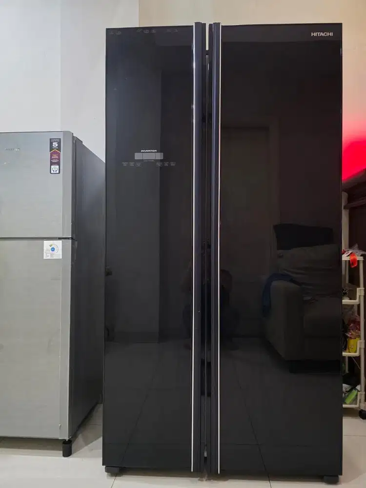 Kulkas hitachi dua pintu besar good condition
