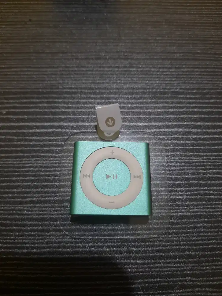 Apple iPod Shuffle Gen 4 (2 GB)