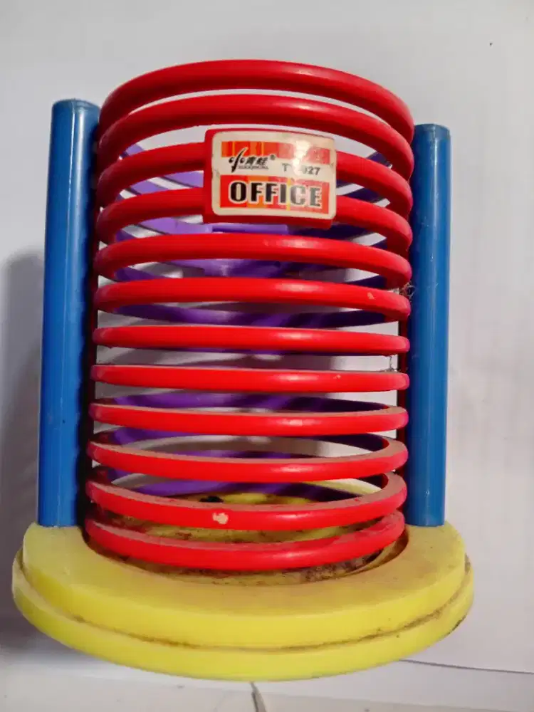 Tempat Pensil di meja