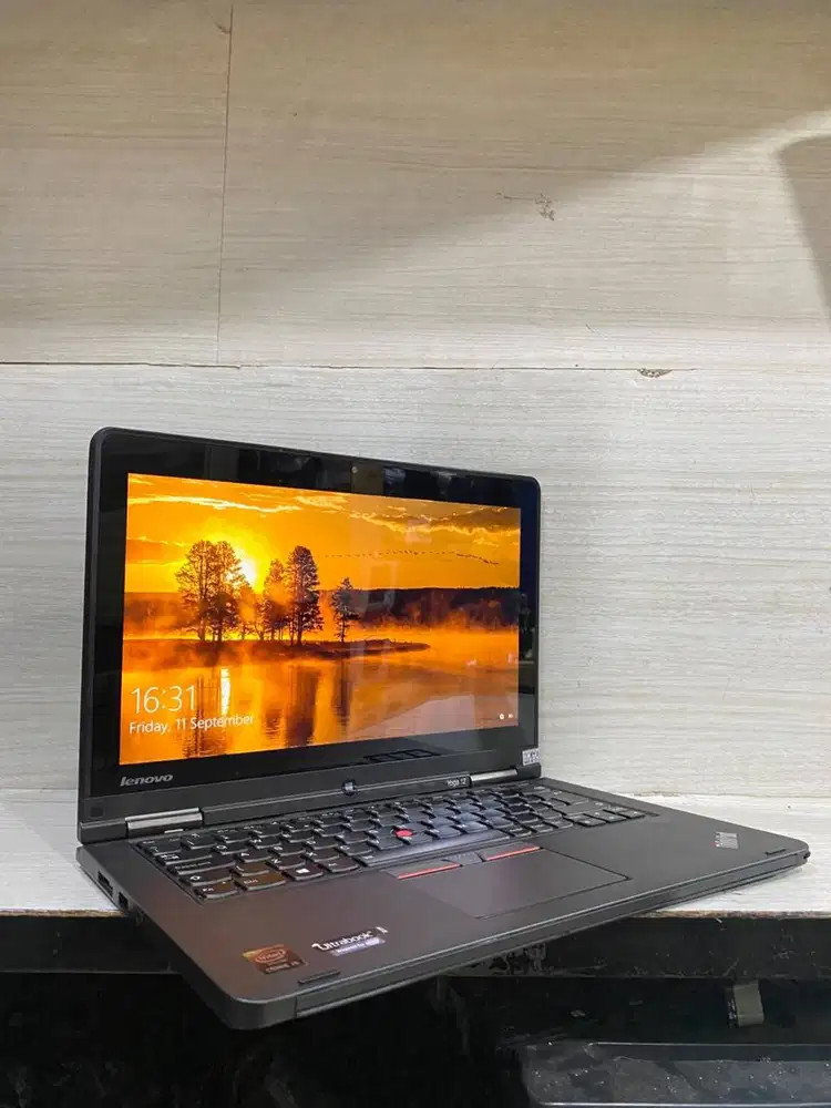 Lenovo tinkpad YOGA 12 intel core I5 Gen 5  RAM 8GB SSD 256GB