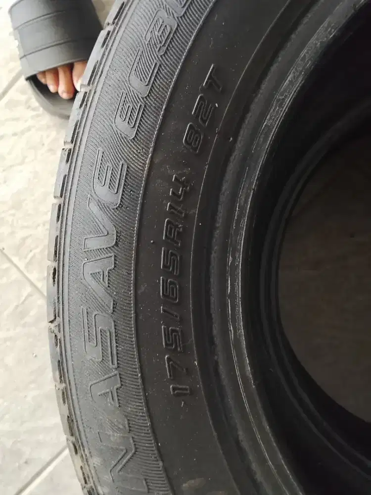 Dijual 2 ban mobil bekas ring 14 Dunlop & dijual 2 adaptor HT Baofeng