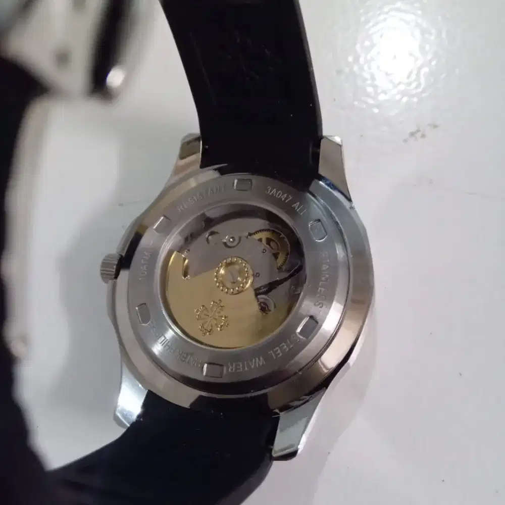 Dijual 2 unit jam harga Rp. 2.250.000 di jual cepat