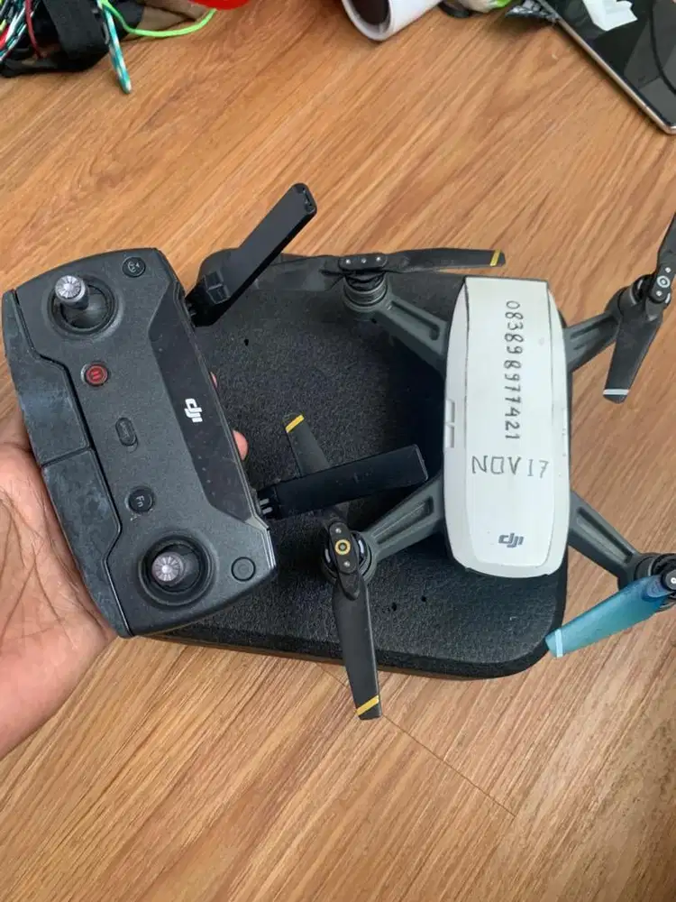DJI Spark combo RC & dock charger