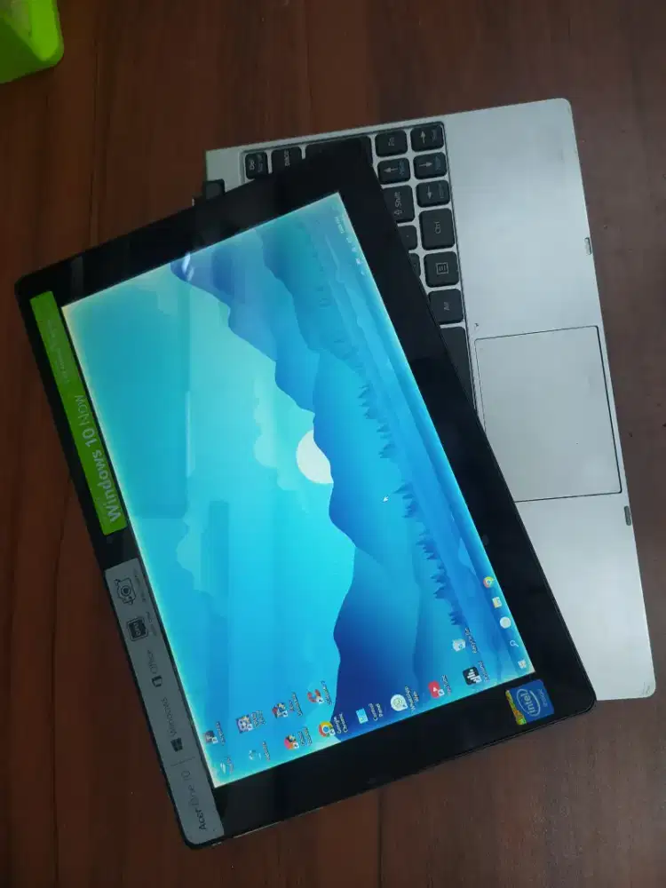 Acer Hybrid - Bisa Laptop Bisa Tablet - Unik