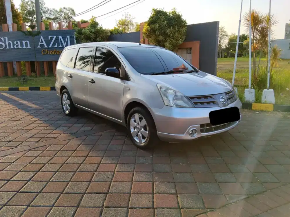 GRAND LIVINA 1.5 MT