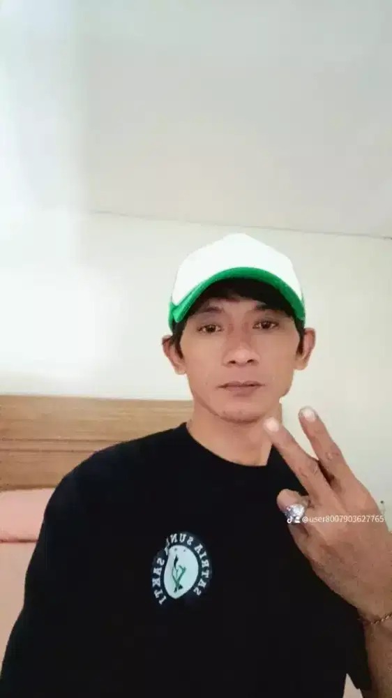 Mencari pekerjaan yg penting halal