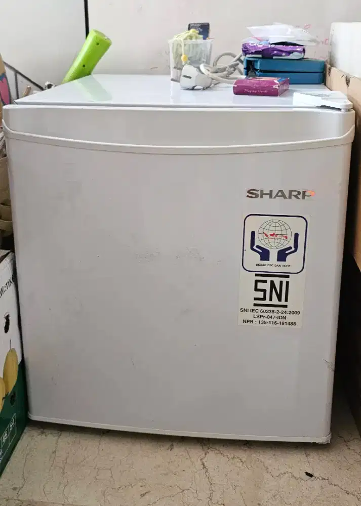 Kulkas mini Portable minibar Sharp