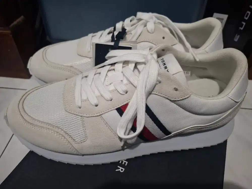 Sepatu Sneaker Tommy Hilfiger